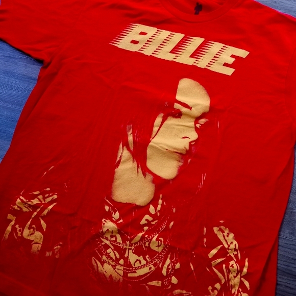 Billie Eilish red fan tee - Picture 2 of 4